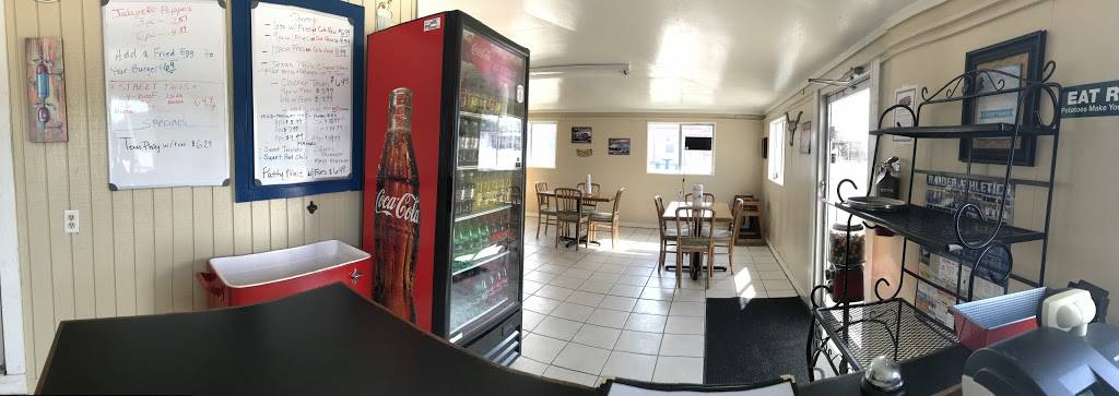 Peppers Burgers And More | restaurant | 804 E Main St, Eagle Lake, TX 77434, USA | 9792342370 OR +1 979-234-2370