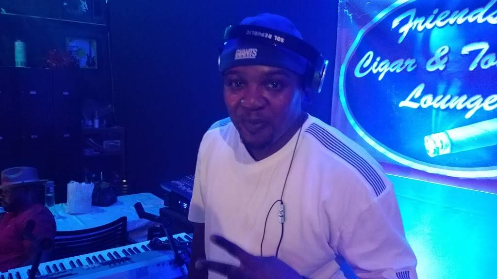 Golden Chick | meal takeaway | 106 S Cockrell Hill Rd, DeSoto, TX 75115, USA | 9722236436 OR +1 972-223-6436