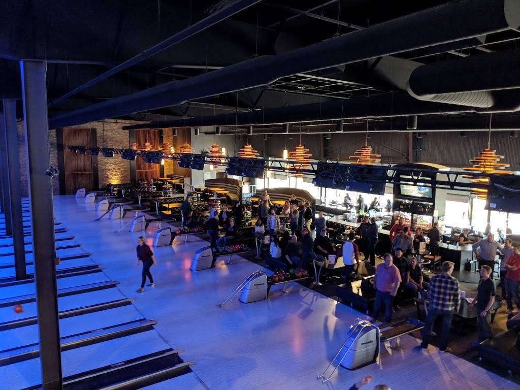 Kingpin Bowlounge | restaurant | 425 Bingemans Centre Dr, Kitchener, ON N2B 3X7, Canada | 5197458888 OR +1 519-745-8888