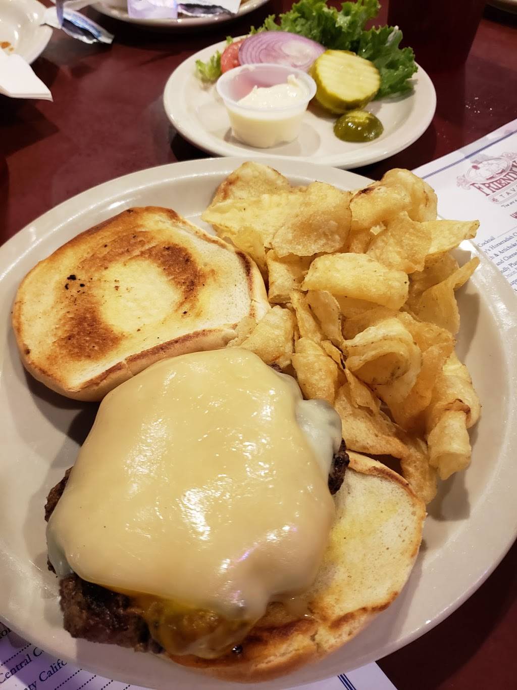 The Friendly Tavern | restaurant | 290 S Main St, Zionsville, IN 46077, USA | 3178735772 OR +1 317-873-5772