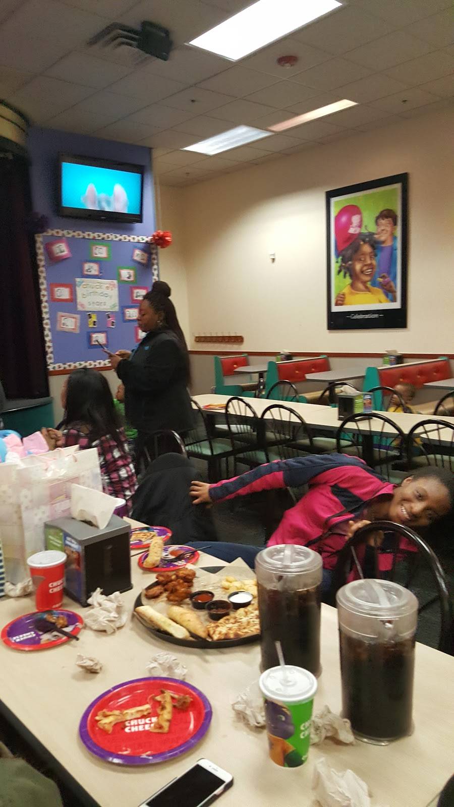 Chuck E. Cheeses | restaurant | 200 Roosevelt Rd, Villa Park, IL 60181, USA | 6308336212 OR +1 630-833-6212