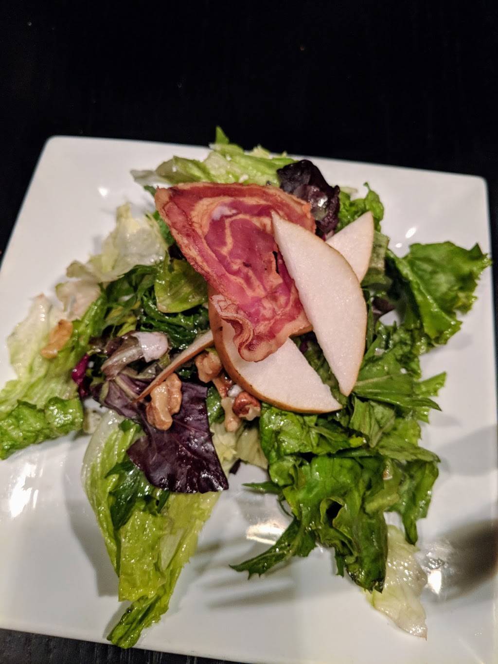 Vitos Pizzeria | night club | 1731 Wyandotte St E, Windsor, ON N8Y 1E1, Canada | 5199156145 OR +1 519-915-6145