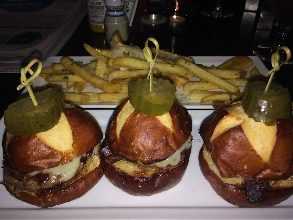 Benchmark Restaurant | restaurant | 6100 N River Rd, Rosemont, IL 60018, USA | 8476981389 OR +1 847-698-1389