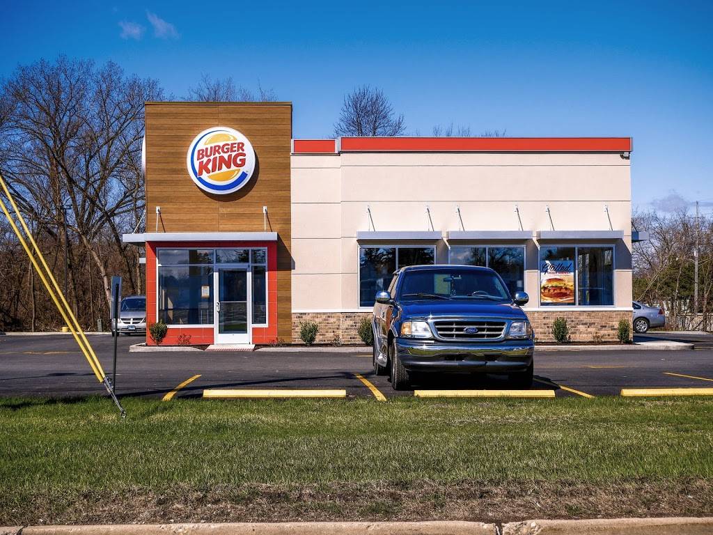 Burger King | restaurant | 301 S Division St, Harvard, IL 60033, USA | 8663942493 OR +1 866-394-2493