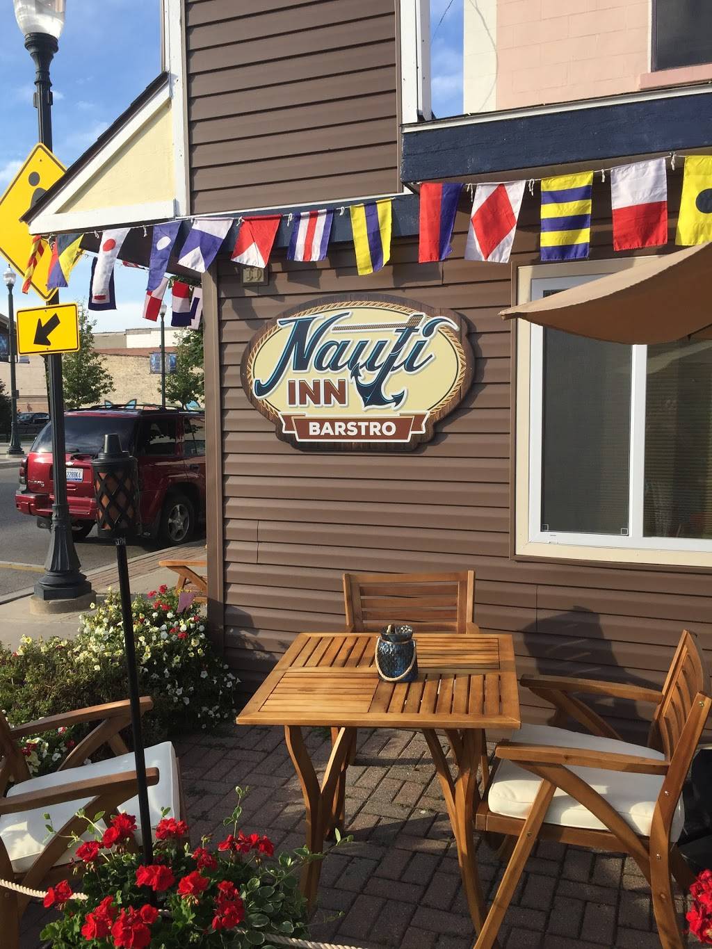 Nauti Inn Barstro | restaurant | 330 N Main St, Cheboygan, MI 49721, USA | 2316688250 OR +1 231-668-8250
