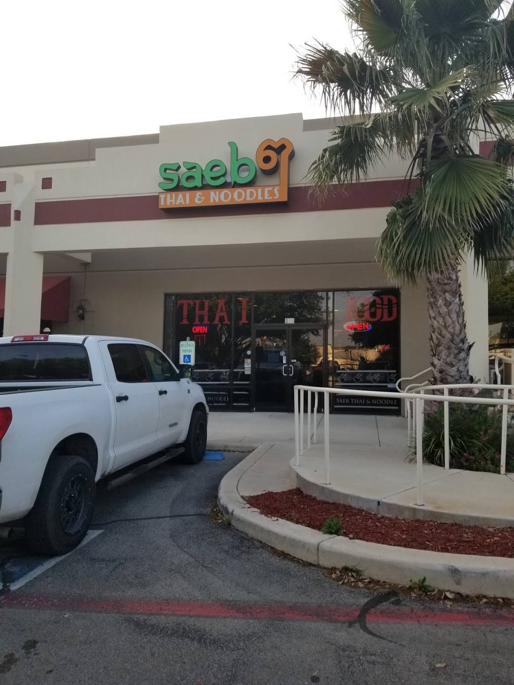 Saeb Thai & Noodles | restaurant | 226 W Bitters Rd #124, San Antonio, TX 78216, USA | 2105453354 OR +1 210-545-3354