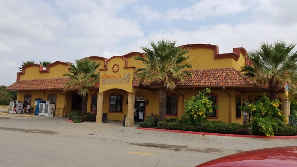 La Esquinita Mexican Restaurant & Meat Market | restaurant | 14624 Shepherd Rd, Atascosa, TX 78002, USA | 2106224100 OR +1 210-622-4100