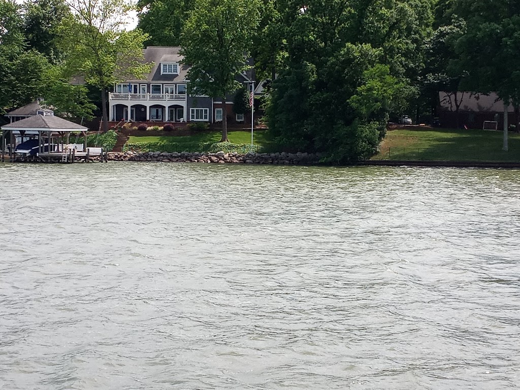 Queens Landing | restaurant | 1459 River Hwy, Mooresville, NC 28117, USA | 7046632628 OR +1 704-663-2628