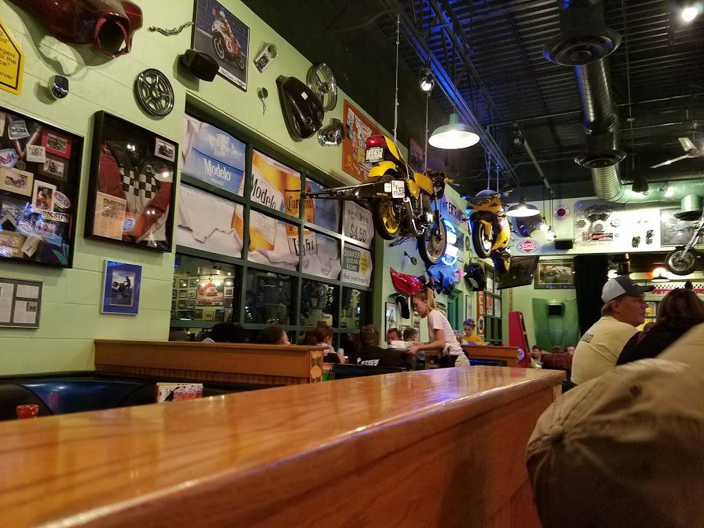 Quaker Steak & Lube | restaurant | 3737 Stone Creek Blvd, Cincinnati, OH 45251, USA | 5139239464 OR +1 513-923-9464