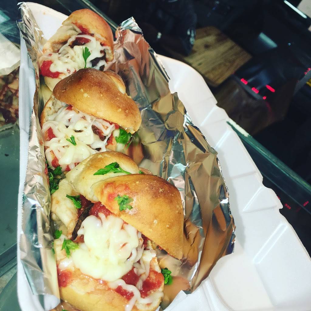 Gias Pizza | restaurant | 264 North Rd, Poughkeepsie, NY 12601, USA | 8454831400 OR +1 845-483-1400