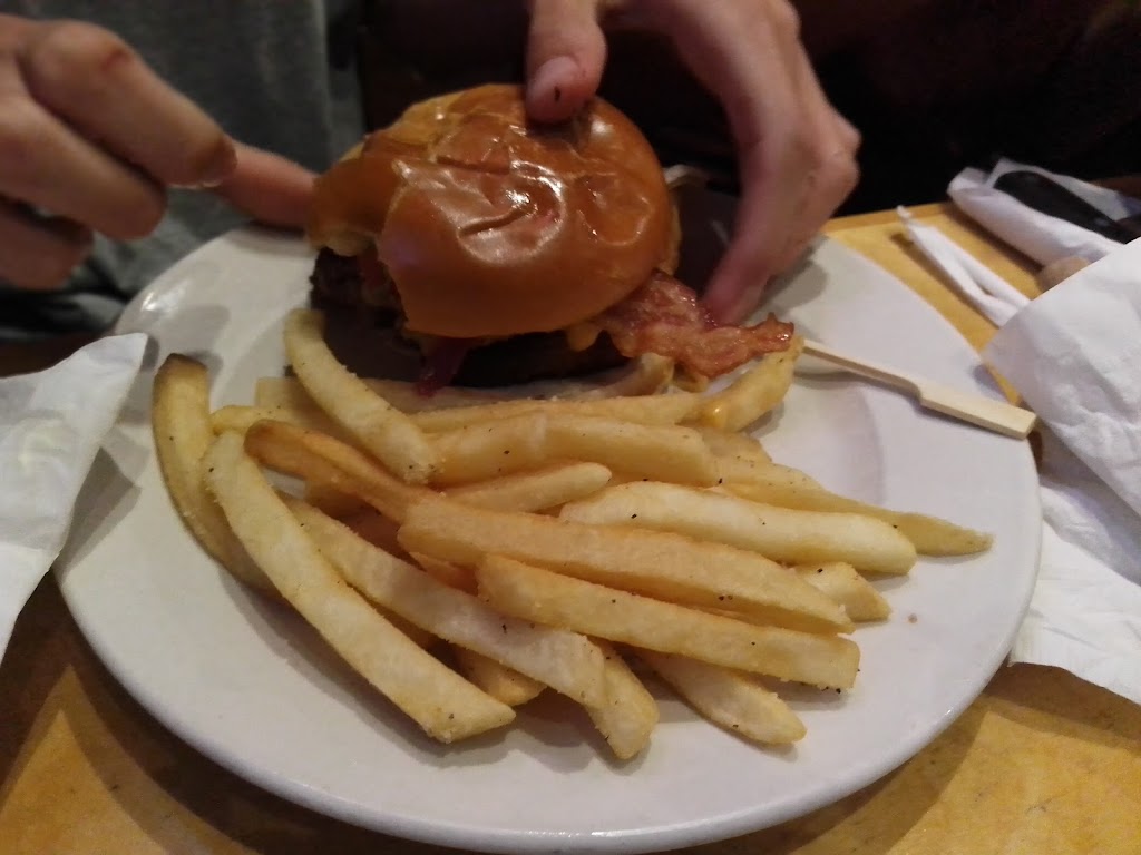 Logans Roadhouse | restaurant | 2424 N Maize Rd, Wichita, KS 67205, USA | 3167296900 OR +1 316-729-6900