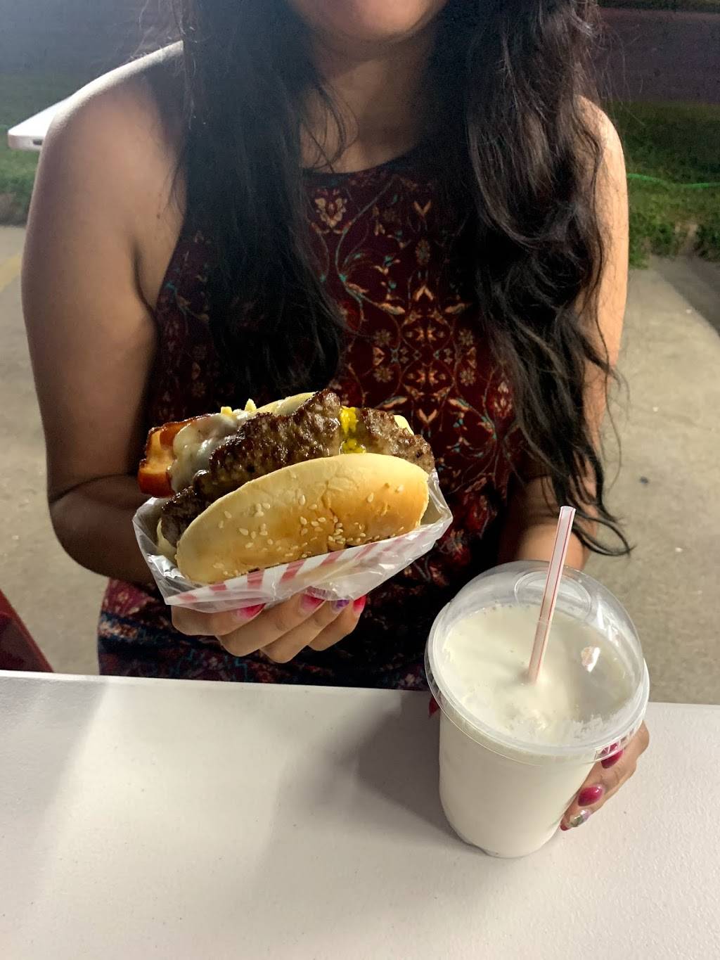 Medallo Perros y Hamburguesas | restaurant | 2116 Fry Rd, Houston, TX 77084, USA | 8328976884 OR +1 832-897-6884