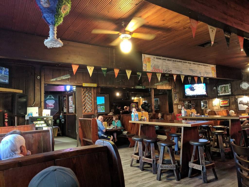 Wooden Nickel Pub & Eateries | restaurant | 1610 Pine St, Silverton, OR 97381, USA | 5038739979 OR +1 503-873-9979