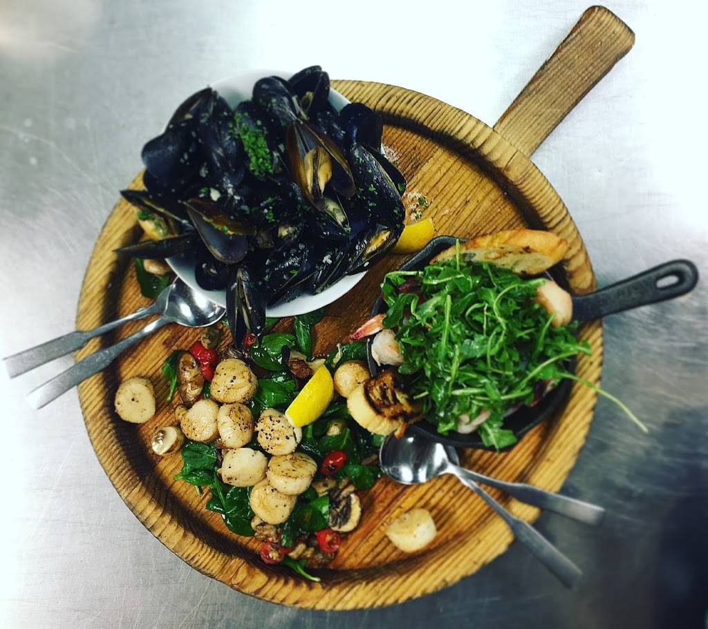 Rodney’s Oyster House | restaurant | 469 King St W, Toronto, ON M5V 1K4, Canada | 4163638105 OR +1 416-363-8105