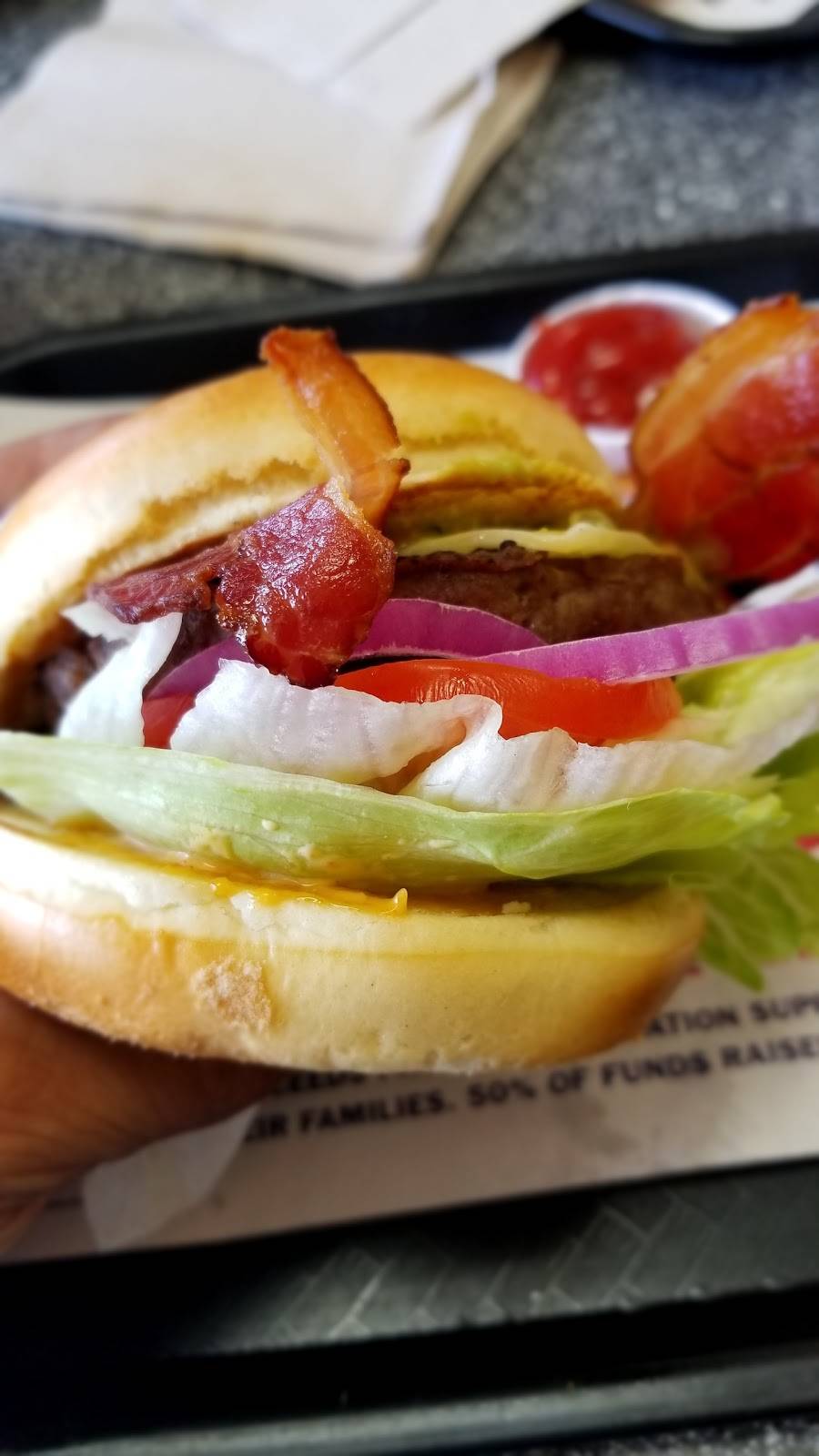 Carls Jr. / Green Burrito | restaurant | 2110 W 7th St, Los Angeles, CA 90057, USA | 2137007684 OR +1 213-700-7684