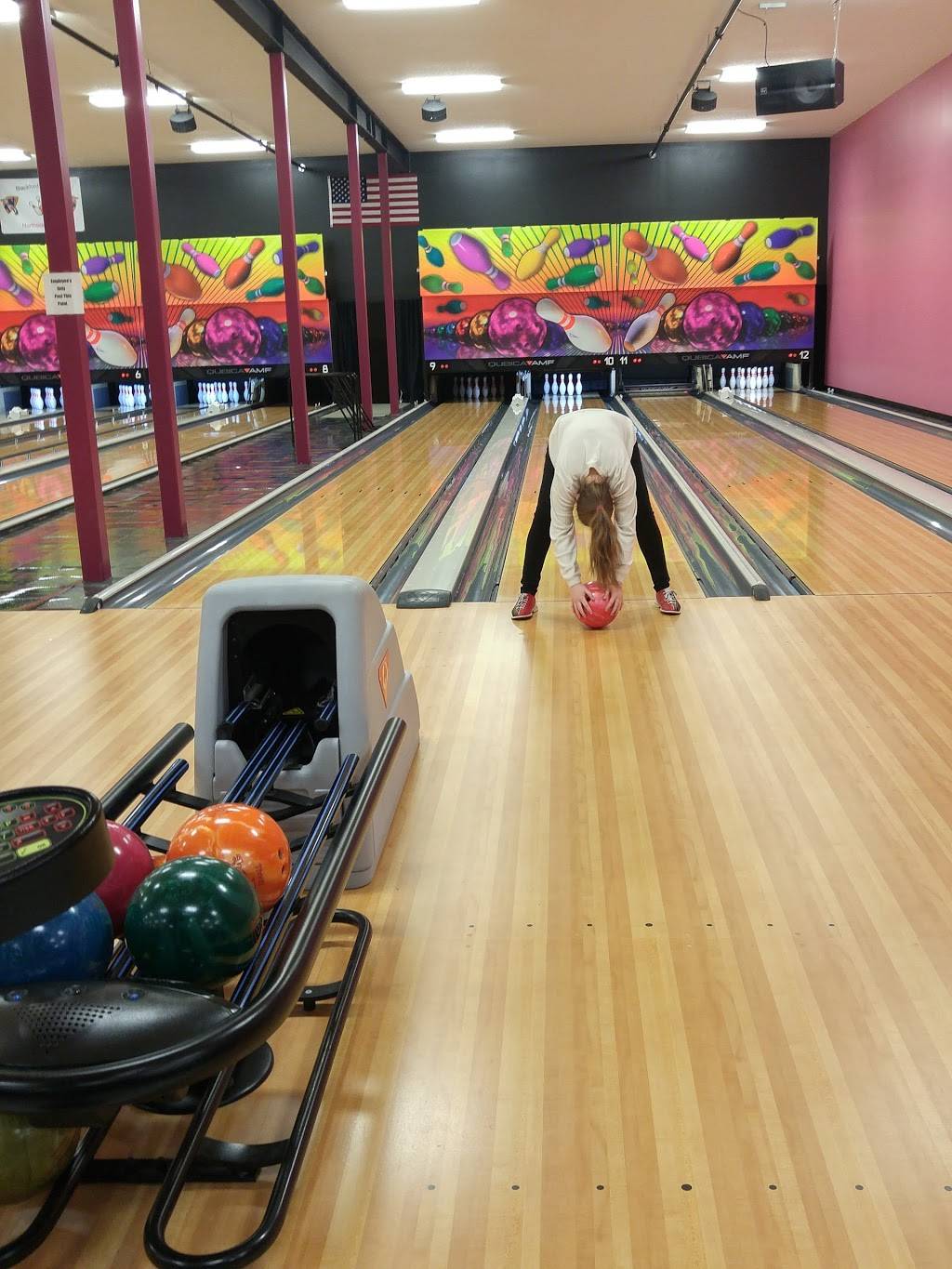 The Pickle Lounge and Northside Lanes | restaurant | 1776 Independence Parkway, Hartford City, IN 47348, USA | 7653474186 OR +1 765-347-4186