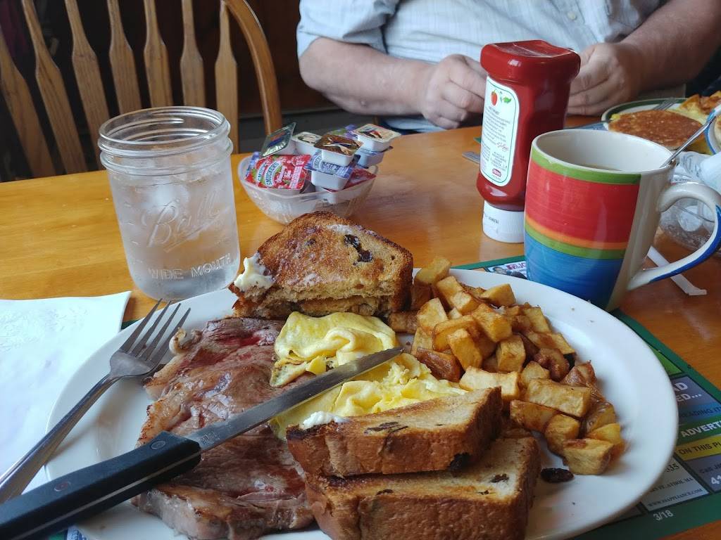 Quabbin Woods Restaurant | restaurant | 8 Barre Rd, Petersham, MA 01366, USA | 9787243288 OR +1 978-724-3288