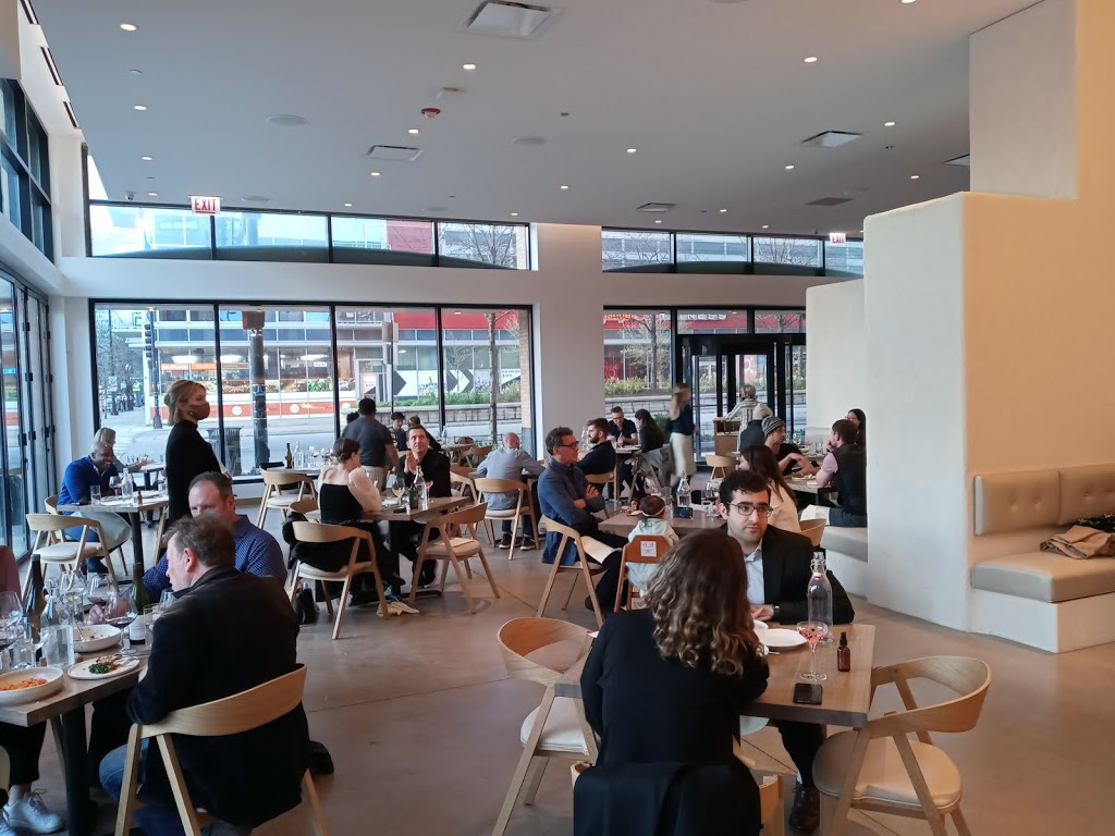 Apolonia | restaurant | 2201 S Michigan Ave, Chicago, IL 60616, USA | 3123632431 OR +1 312-363-2431