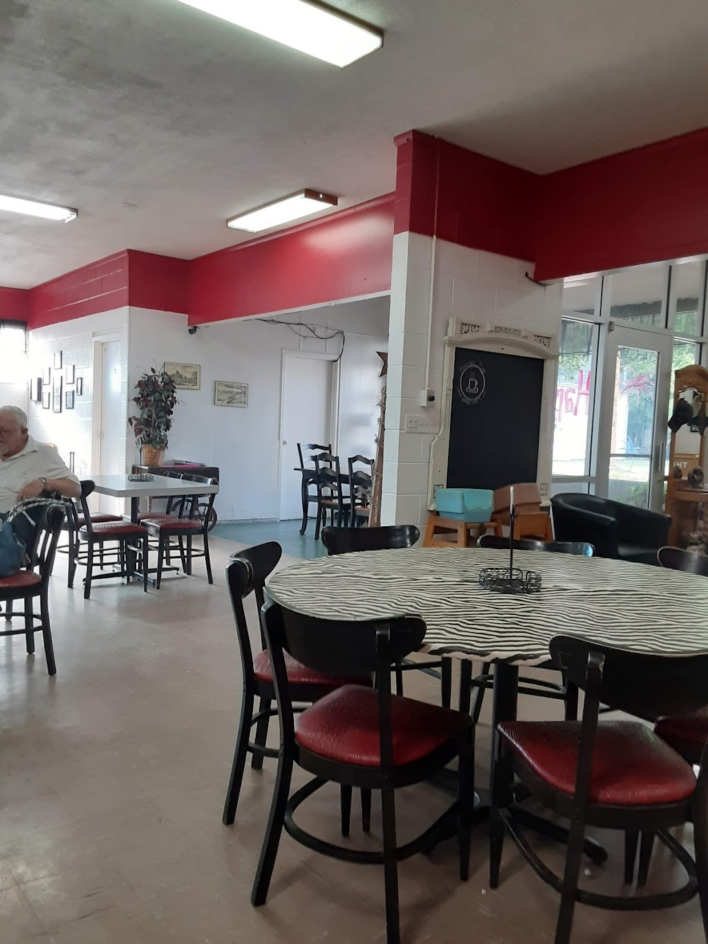 Kammys Kafé | cafe | 117 E 4th St, Jonesboro, IN 46938, USA | 7655734969 OR +1 765-573-4969