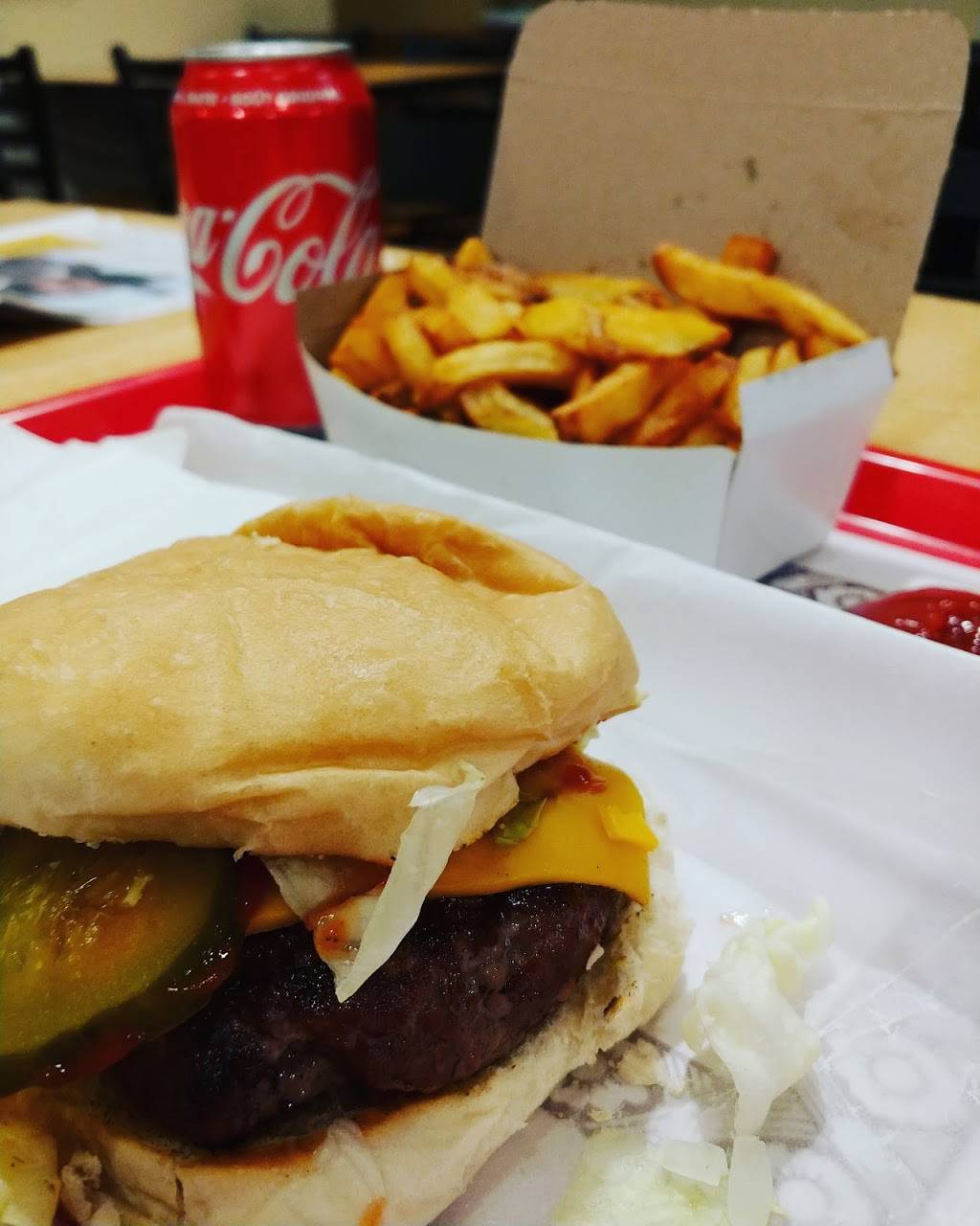 Harrys Charcoal Broiled | restaurant | 891 Talbot St, St Thomas, ON N5P 1E7, Canada | 5196333713 OR +1 519-633-3713