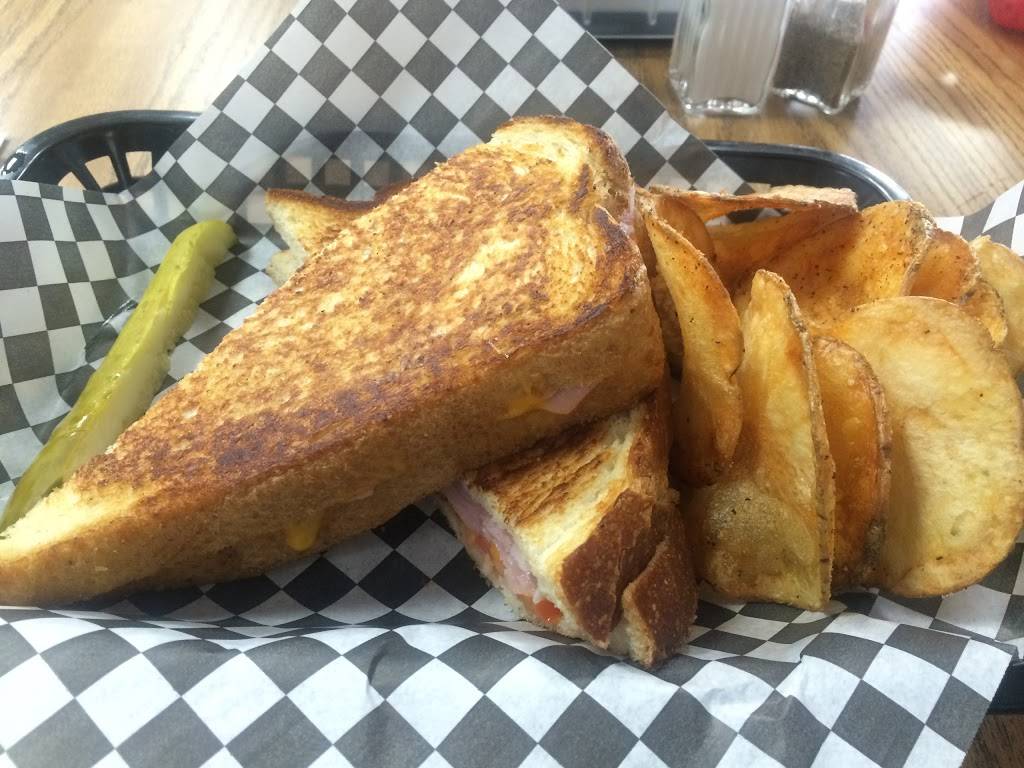 Big Jims 395 Grill | restaurant | 777 E Vista Way #204, Vista, CA 92084, USA | 7608427303 OR +1 760-842-7303