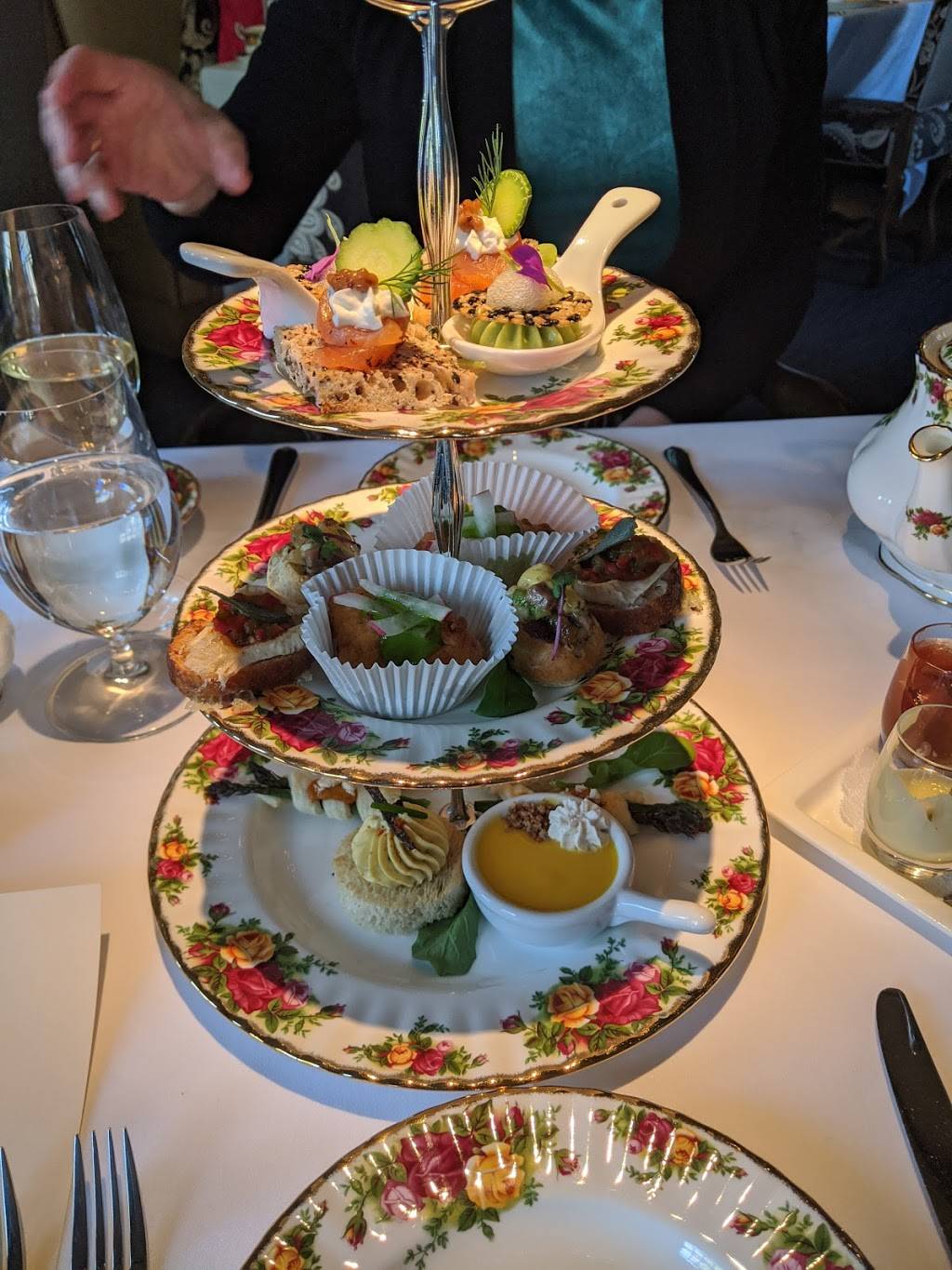 Ernas Elderberry House | restaurant | 48688 Victoria Ln, Oakhurst, CA 93644, USA | 5596836800 OR +1 559-683-6800