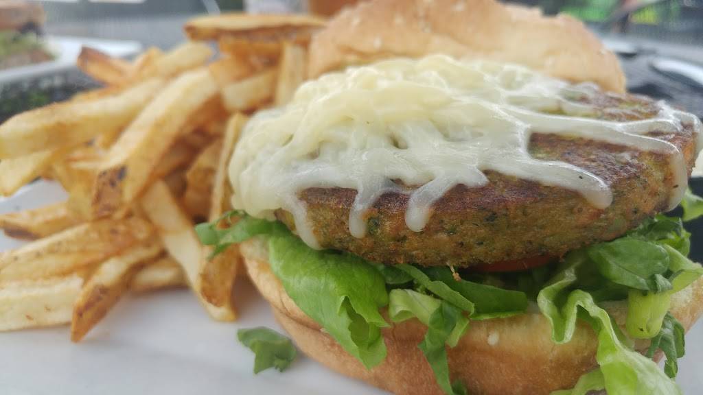 The Farm Bar & Grille | restaurant | 25 Portland Ave, Dover, NH 03820, USA | 6035163276 OR +1 603-516-3276