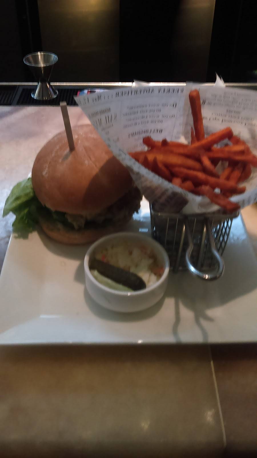 Stones Throw Restaurant and Bar | restaurant | 2660 Woodley Rd NW, Washington, DC 20008, USA | 2027456920 OR +1 202-745-6920