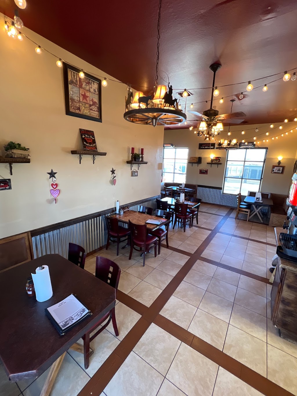 Luckys BBQ & Burgers | meal takeaway | 171 S Hwy 69 # E, Dewey, AZ 86327, USA | 9286320077 OR +1 928-632-0077