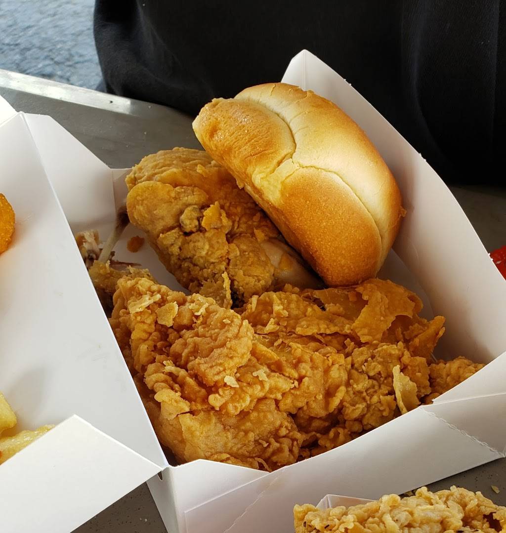 Ches Chicken & Burgers | restaurant | 1045, 4303 S Presa St, San Antonio, TX 78223, USA | 2105337989 OR +1 210-533-7989