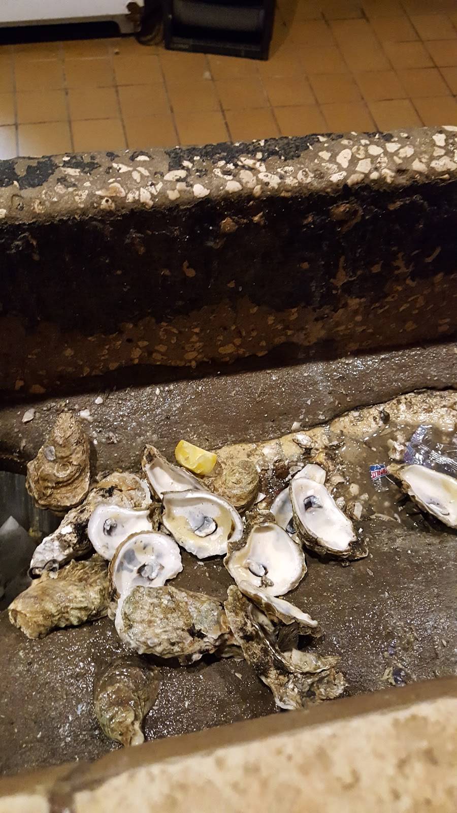 Victorios Oyster Bar & Grille | restaurant | 300 Dog Track Rd, Longwood, FL 32750, USA | 4078349800 OR +1 407-834-9800