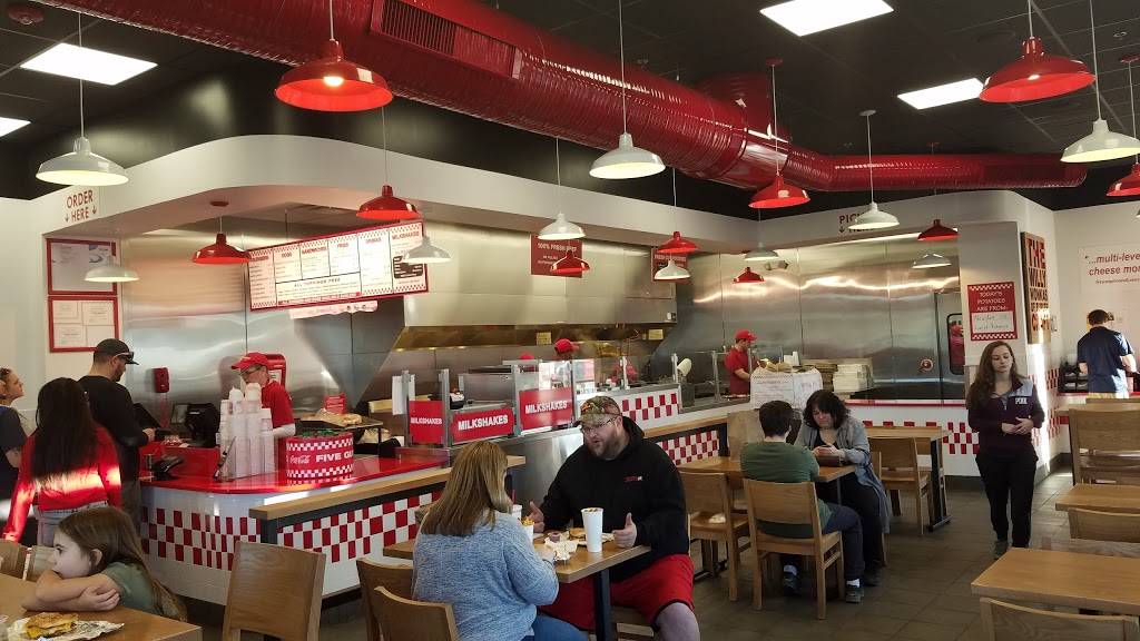 Five Guys | meal takeaway | 9330 76th St, Pleasant Prairie, WI 53158, USA | 2625645625 OR +1 262-564-5625