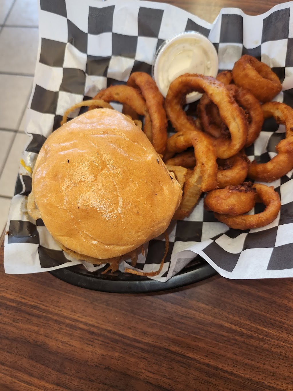 Lomar Drive In | restaurant | 916 E River St, Eureka, KS 67045, USA | 6205837810 OR +1 620-583-7810