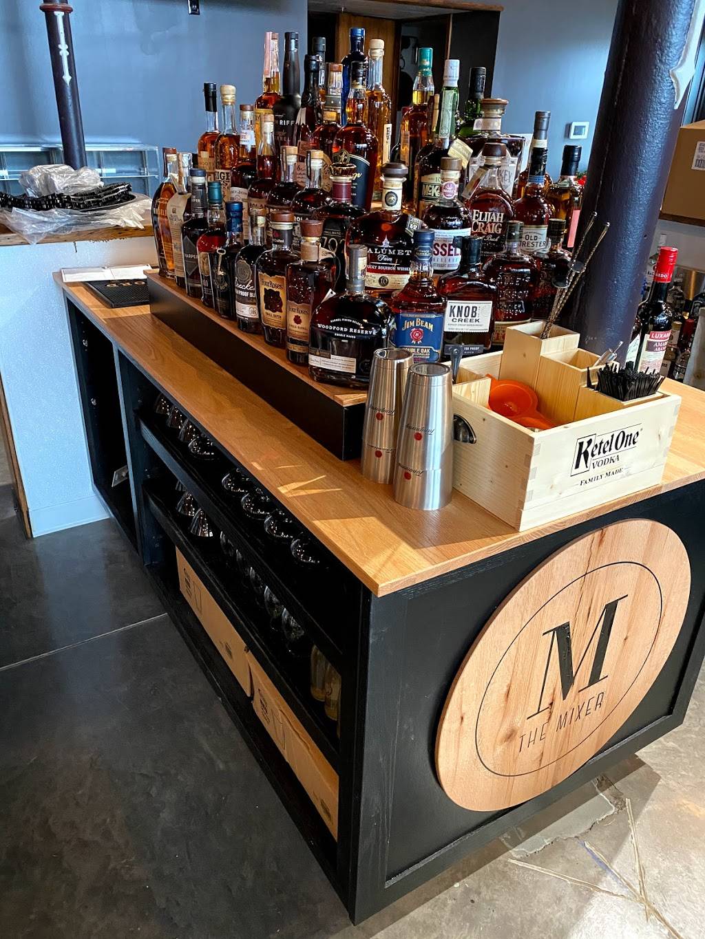 The Mixer | restaurant | 114 E 6th St, Hopkinsville, KY 42240, USA | 2708742416 OR +1 270-874-2416