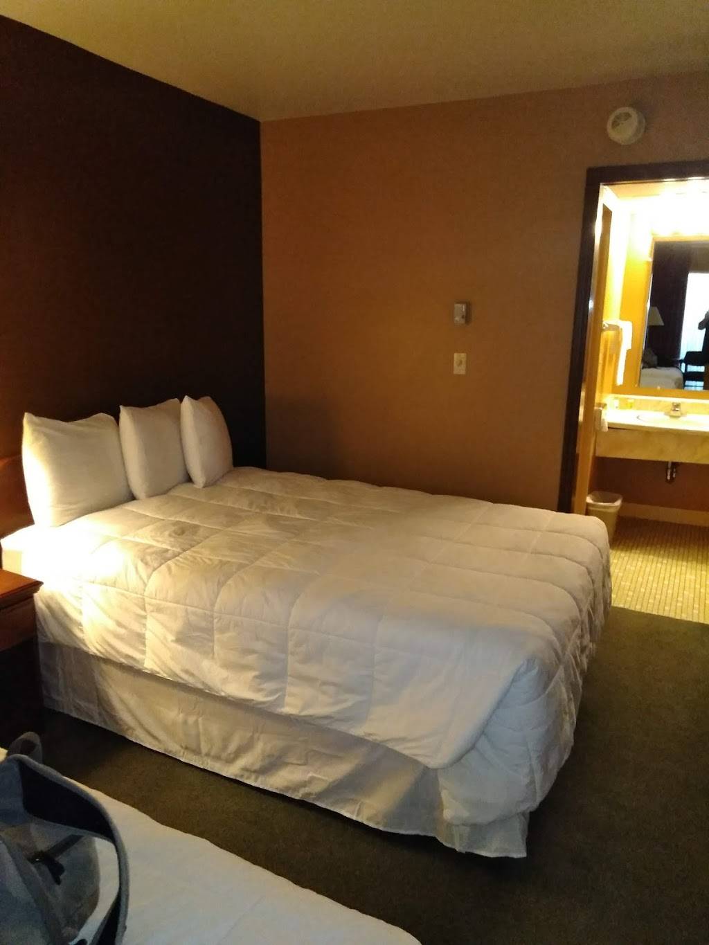 Don Halls Guesthouse | restaurant | 1313 W Washington Center Rd, Fort Wayne, IN 46825, USA | 2604892524 OR +1 260-489-2524