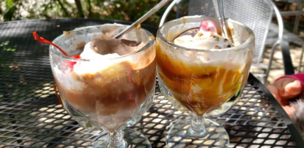 Door County Ice Cream Factory & Sandwich Shoppe | meal takeaway | 11051 WI-42, Sister Bay, WI 54234, USA | 9208549693 OR +1 920-854-9693