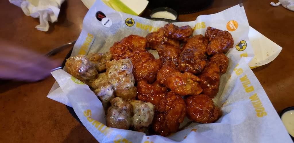 Buffalo Wild Wings | restaurant | 16750 W Bluemound Rd G, Brookfield, WI 53005, USA | 2626418956 OR +1 262-641-8956