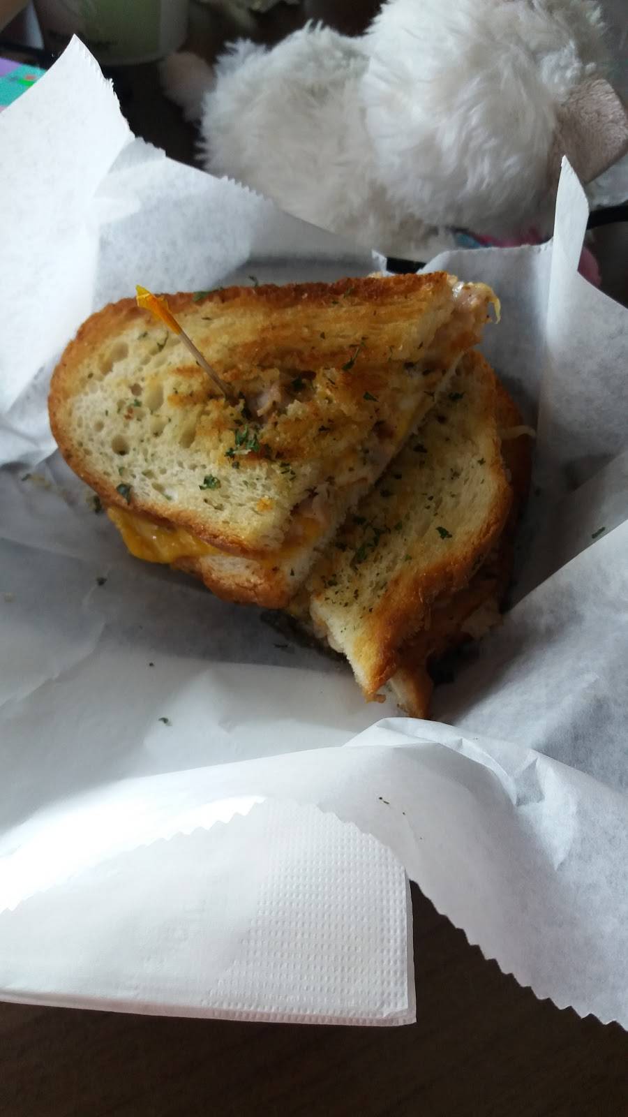 Azucena Corner Deli | restaurant | 100 E Forsyth St, Jacksonville, FL 32202, USA | 9046267600 OR +1 904-626-7600