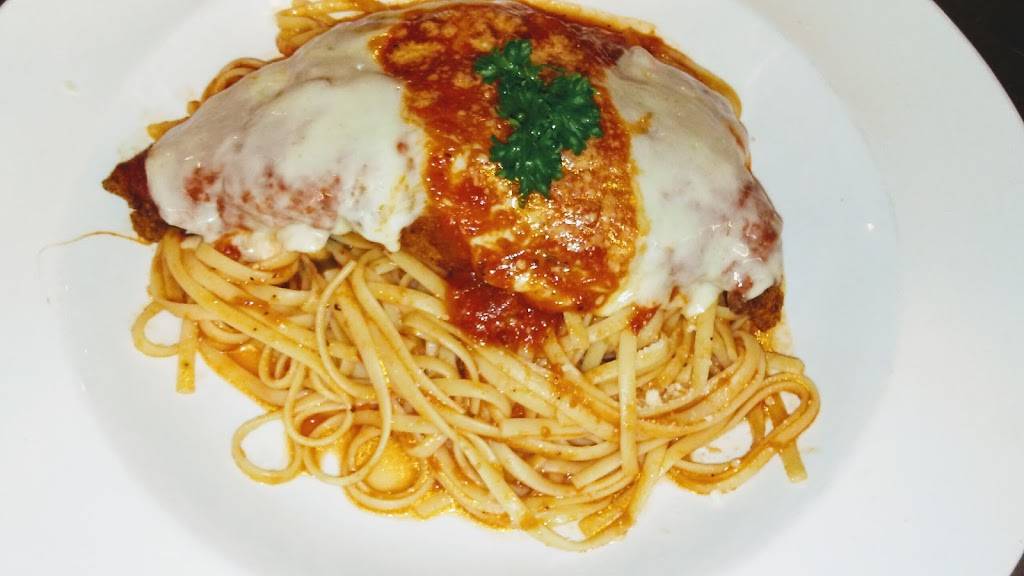 Fotinis Restaurant and Bar | restaurant | 544 Wattaquadock Hill Rd, Bolton, MA 01740, USA | 9783655757 OR +1 978-365-5757