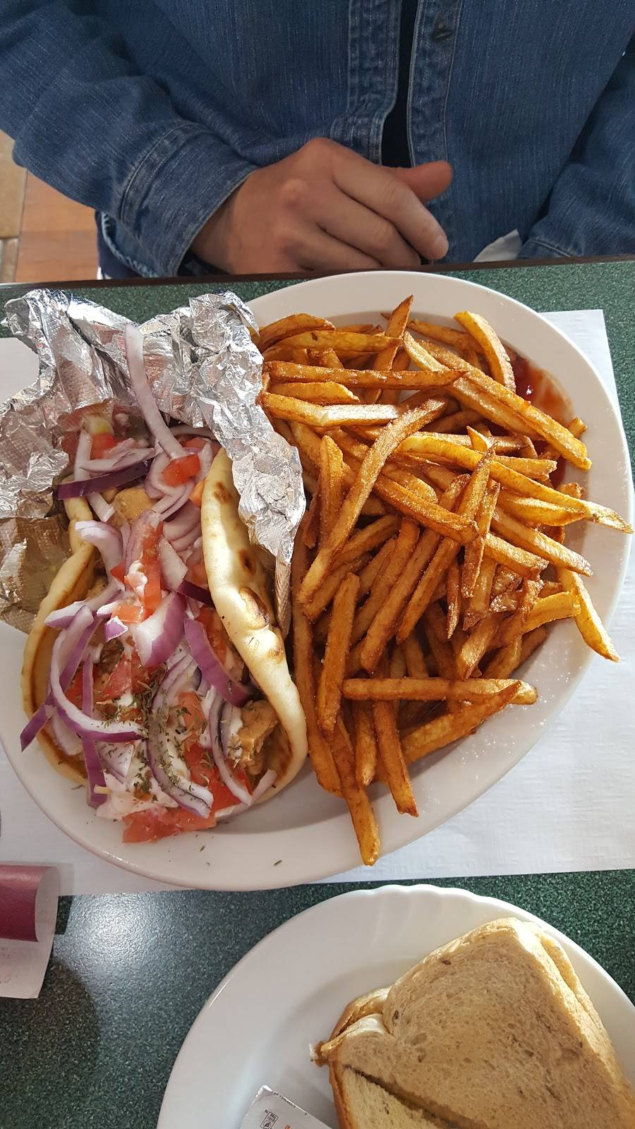 Clevelands Local Eatery | restaurant | 6021 Memphis Ave, Cleveland, OH 44144, USA | 2168621042 OR +1 216-862-1042