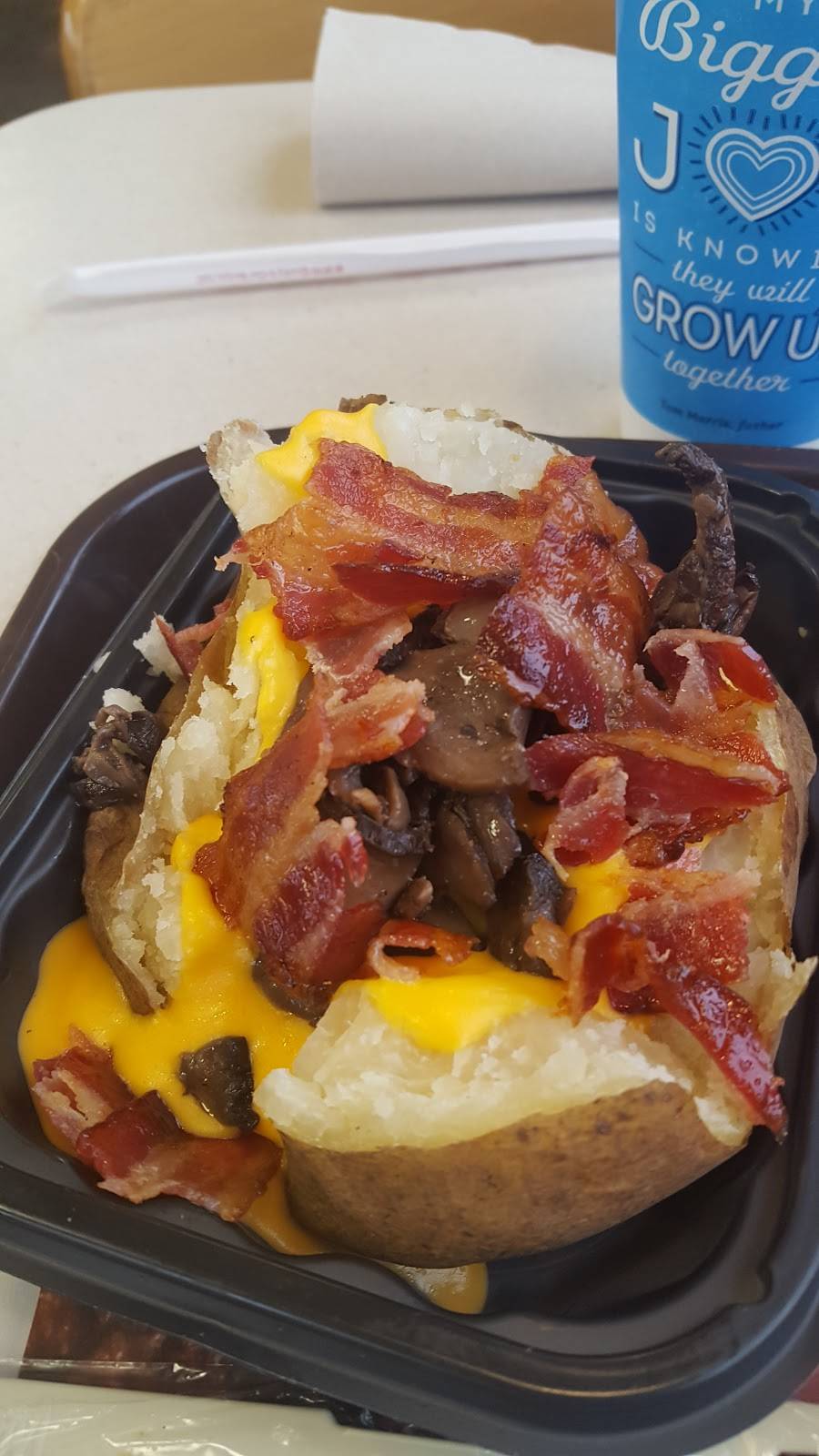 Wendys | restaurant | 1175 East Ridge Road, Rochester, NY 14621, USA | 5852667523 OR +1 585-266-7523