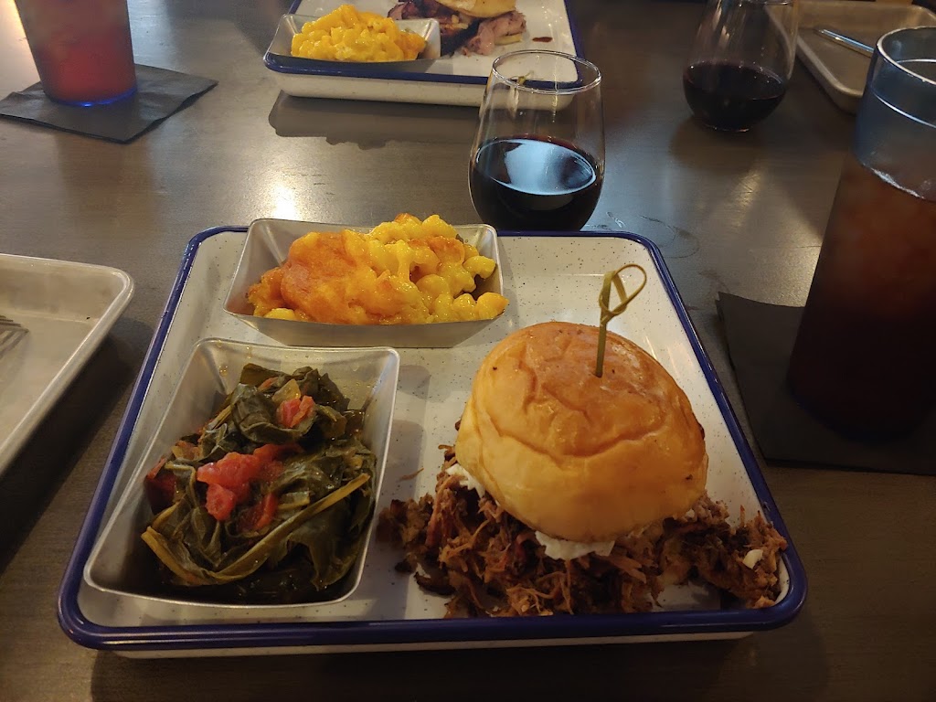 Fatty Smokes: A Barbecue Joint | restaurant | 328 E Broad St, Richmond, VA 23220, USA | 8043849988 OR +1 804-384-9988