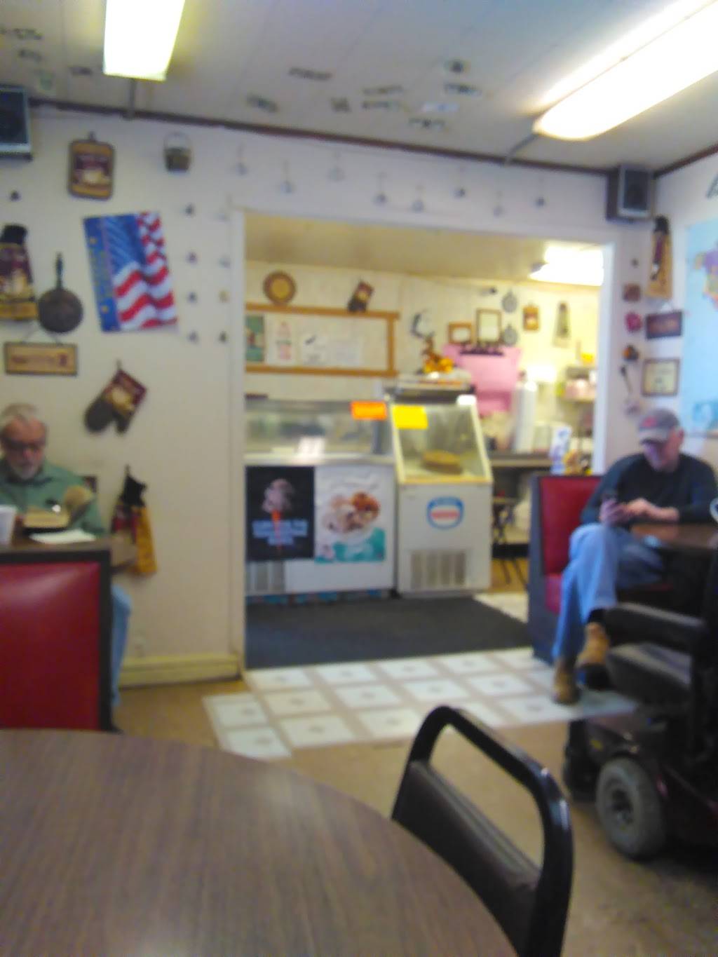 Mr Bs Coffee & Snack | restaurant | 315 Short St, Beloit, WI 53511, USA | 6082079684 OR +1 608-207-9684