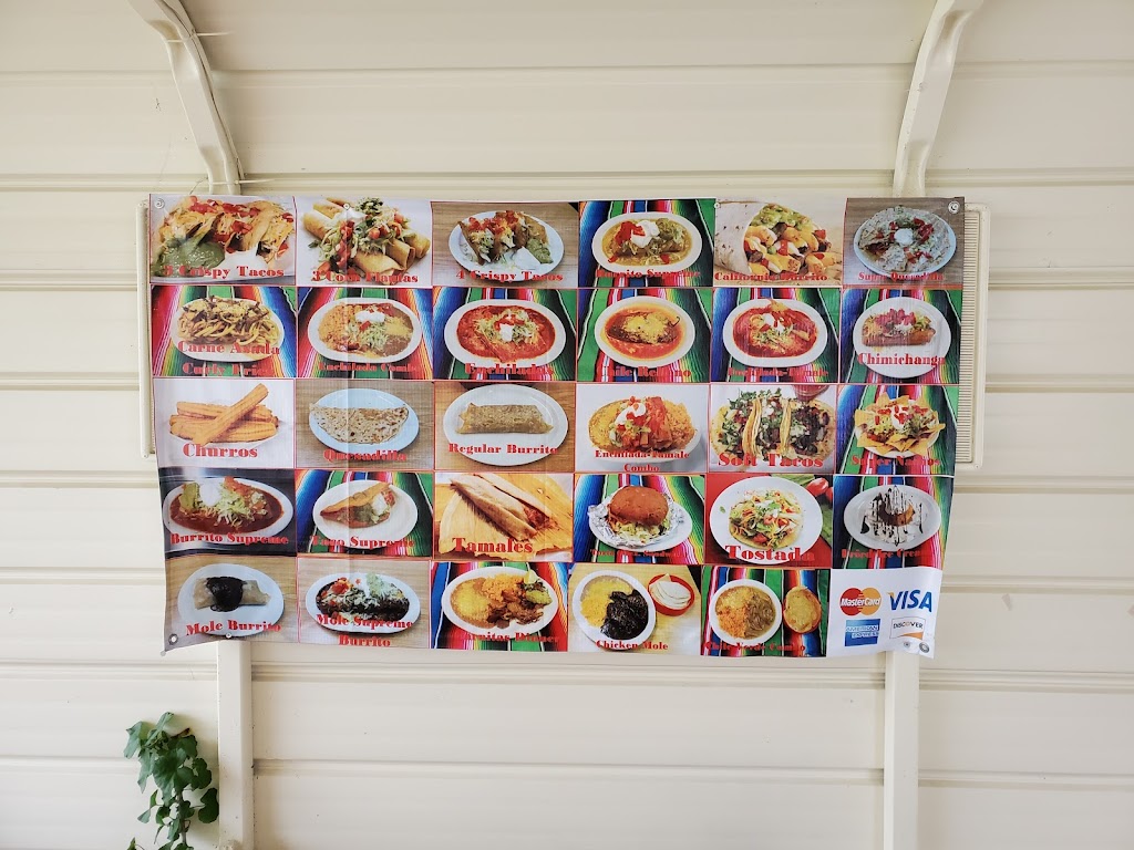 Perlitas Mexican Food Truck | restaurant | 112 3rd St, Smith River, CA 95567, USA | 7074870306 OR +1 707-487-0306