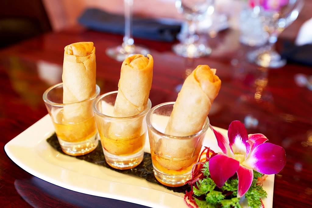 LThai Organic Cuisine & Wine Bar | restaurant | 4500 W Village Pl #1017, Smyrna, GA 30080, USA | 7704344344 OR +1 770-434-4344