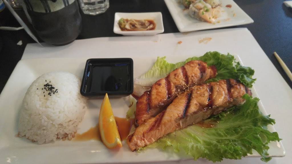 Blue Fish Sushi Bar | restaurant | 11587 District Dr #100, South Jordan, UT 84095, USA | 8017271912 OR +1 801-727-1912