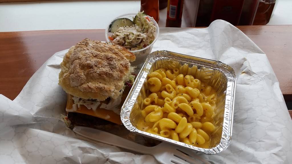 The Roost Carolina Kitchen | restaurant | 457 N Milwaukee Ave, Chicago, IL 60654, USA | 3128775738 OR +1 312-877-5738