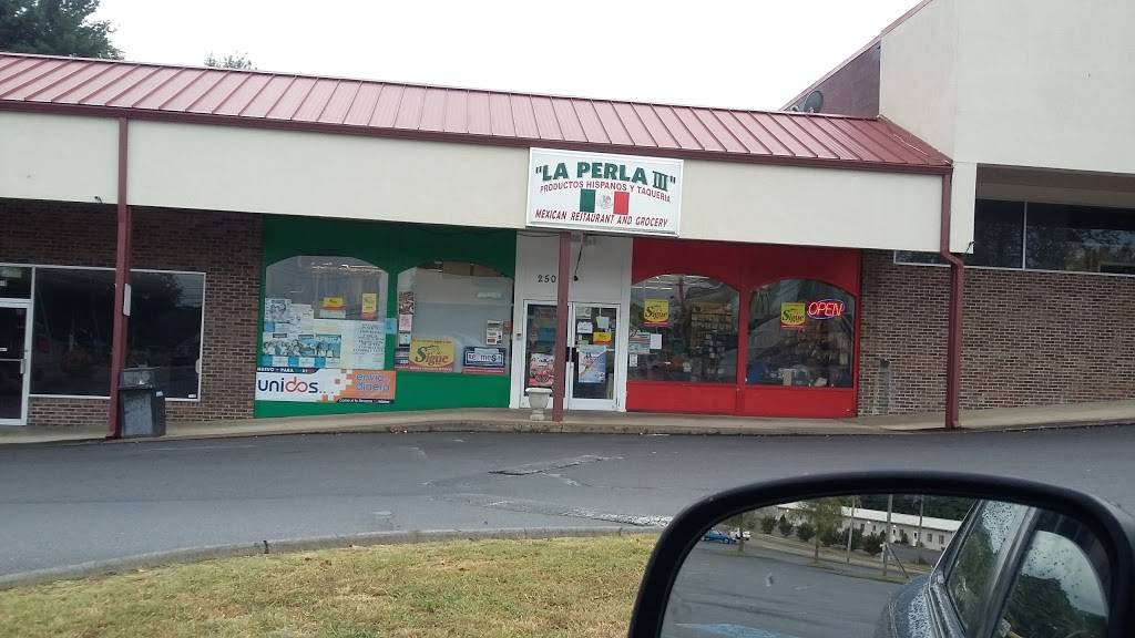 La Perla 3 Mexican Restaurant | restaurant | 2508 S Roan St, Johnson City, TN 37601, USA | 4232628200 OR +1 423-262-8200