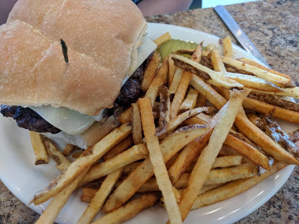 Kurt N Jos Eats N Treats | restaurant | 668 Maratech Ave, Marathon City, WI 54448, USA | 7154436666 OR +1 715-443-6666