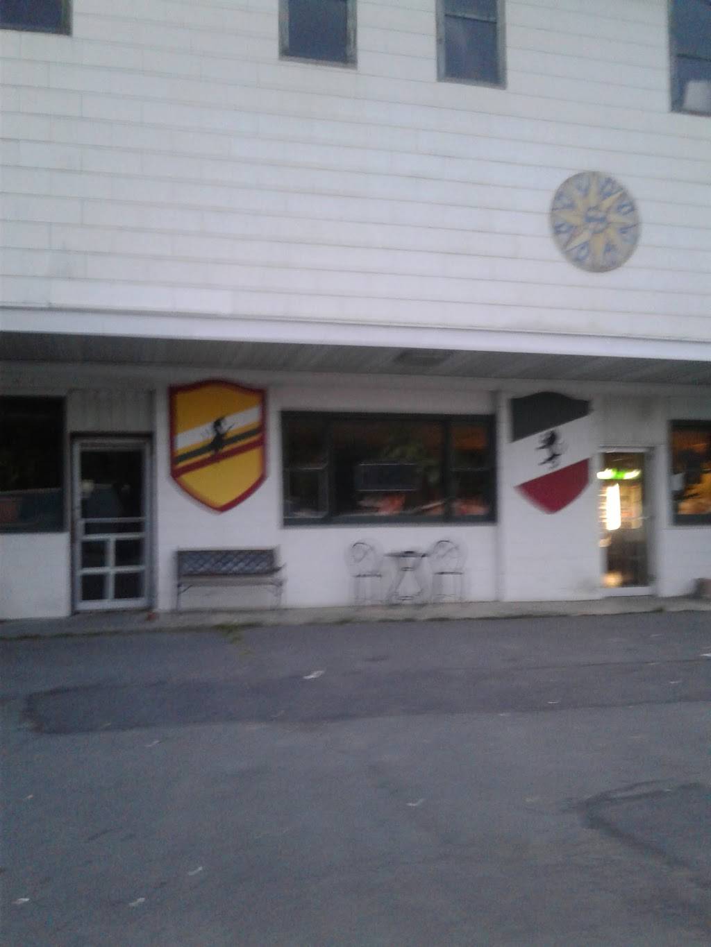 Dominicks Pizzeria | restaurant | 117 E Pottsville St, Pine Grove, PA 17963, USA | 5703454930 OR +1 570-345-4930